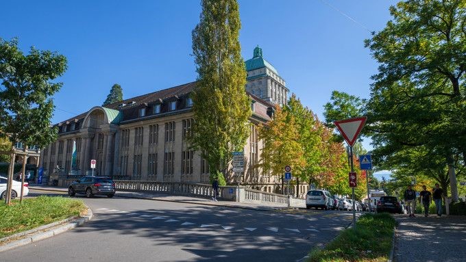the_University_of_Zurich_03